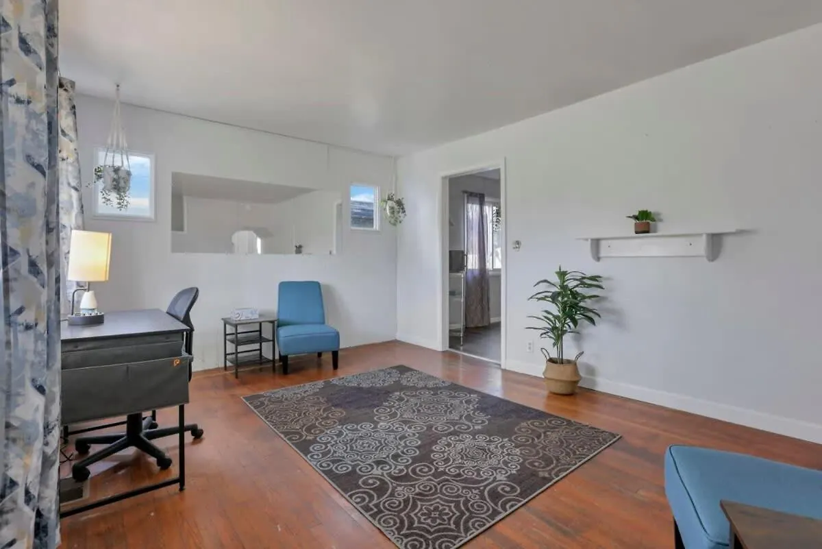 Housepitality - West Side Lodge - 6 Bedroom 2 Ba Κολόμπο 0*,  Ηνωμένες Πολιτείες της Αμερικής