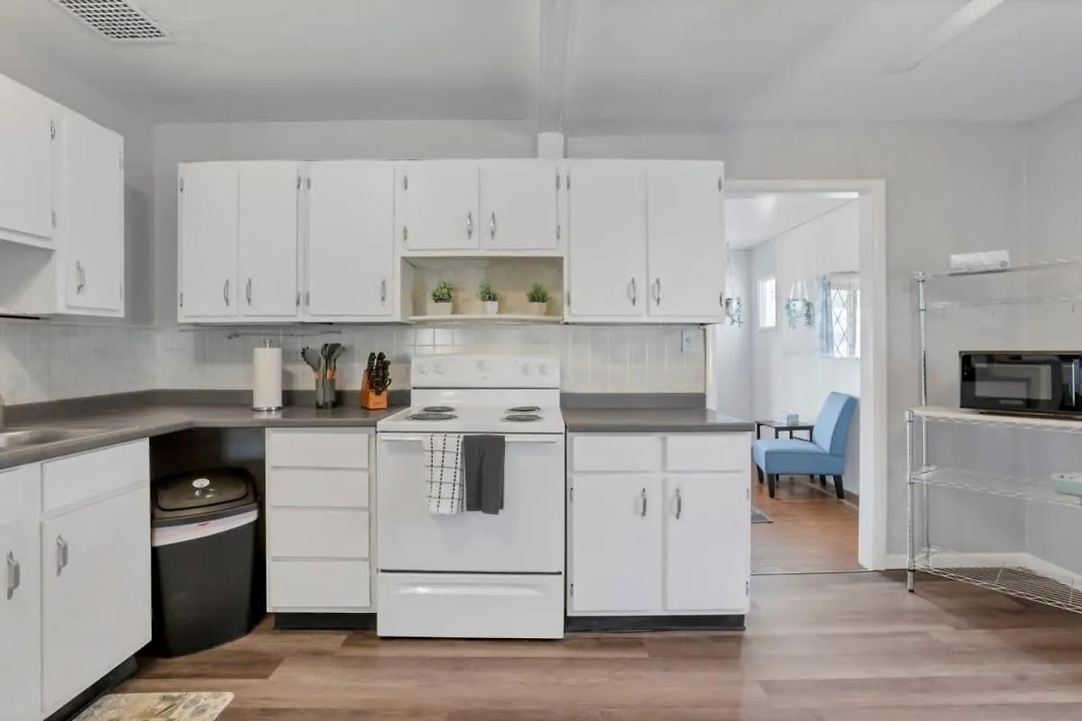Housepitality - West Side Lodge - 6 Bedroom 2 Ba Κολόμπο 0*,  Ηνωμένες Πολιτείες της Αμερικής
