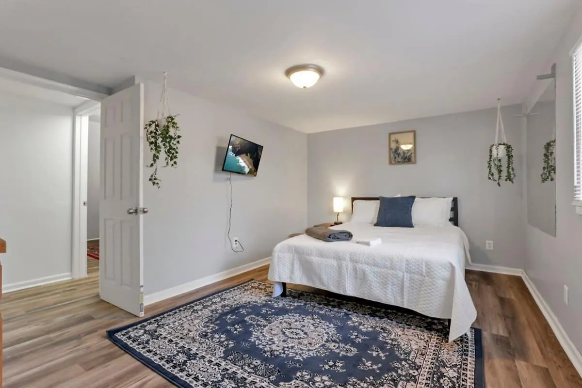 Housepitality - West Side Lodge - 6 Bedroom 2 Ba Κολόμπο 0*,  Ηνωμένες Πολιτείες της Αμερικής
